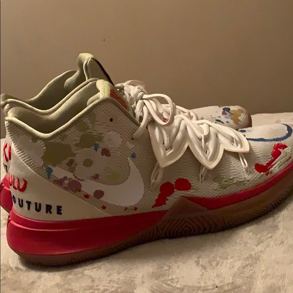 Nike Kyrie 5 / Bandulu Street Couture Collab - Picture 4 of 5